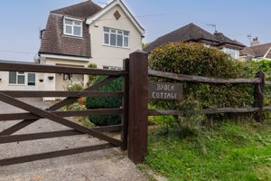 6 Rushton Avenue South Godstone